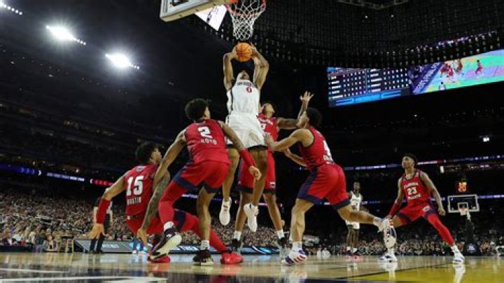 Dream season ends for FAU in 72-71 Final Four loss to Aztecs