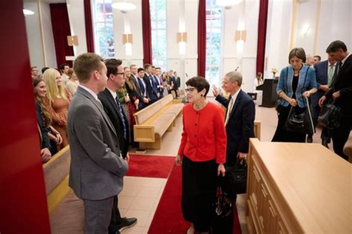 Elder Bednar ministers in Romania