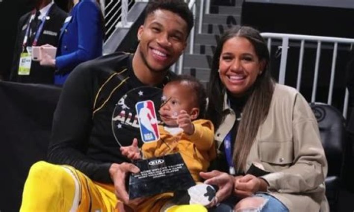 Giannis Antetokounmpo Bio, Age, Wife, Children, Height, Net Worth, Parents, Siblings