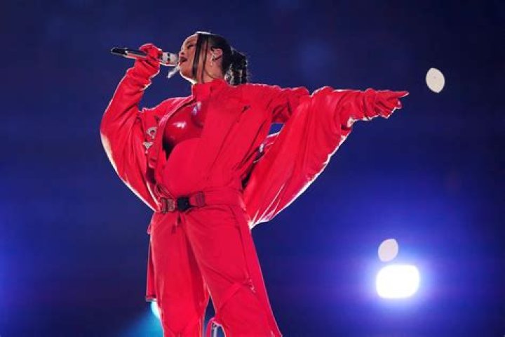 Pregnant Rihanna soars in Super Bowl halftime performance